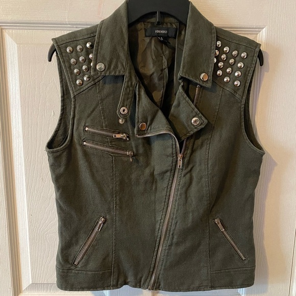 Forever 21 Jackets & Blazers - FOREVER 21 Green Vest Size Medium
